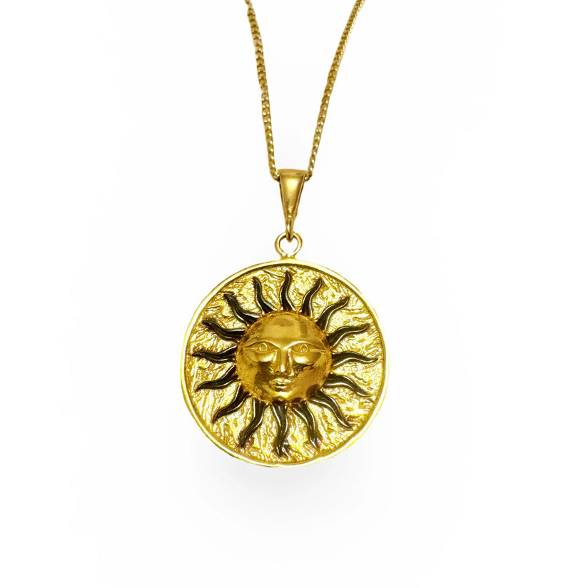 THENUM Sun Shines Necklace – sun pendant necklace in gold micron-plated 925 sterling silver