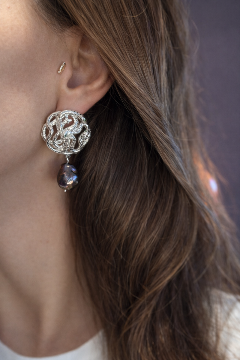 Núra Luxor Earrings × Black Baroque Pearl