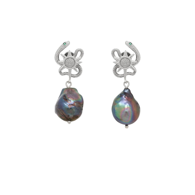 Pair of earrings with serpent design and black pearl on a white background